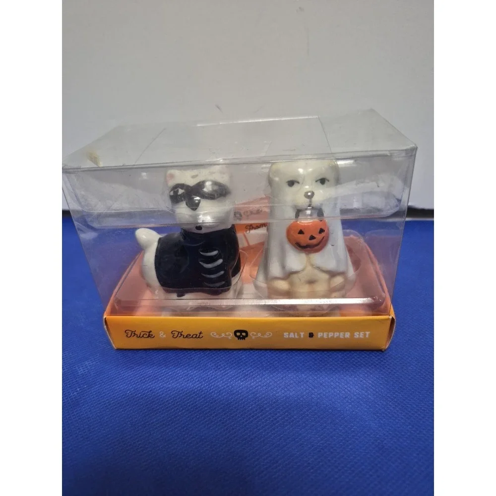 Trick Or Treat Salt and Pepper Halloween Set Ceramic Ghost Dog & Bat Dog New Box